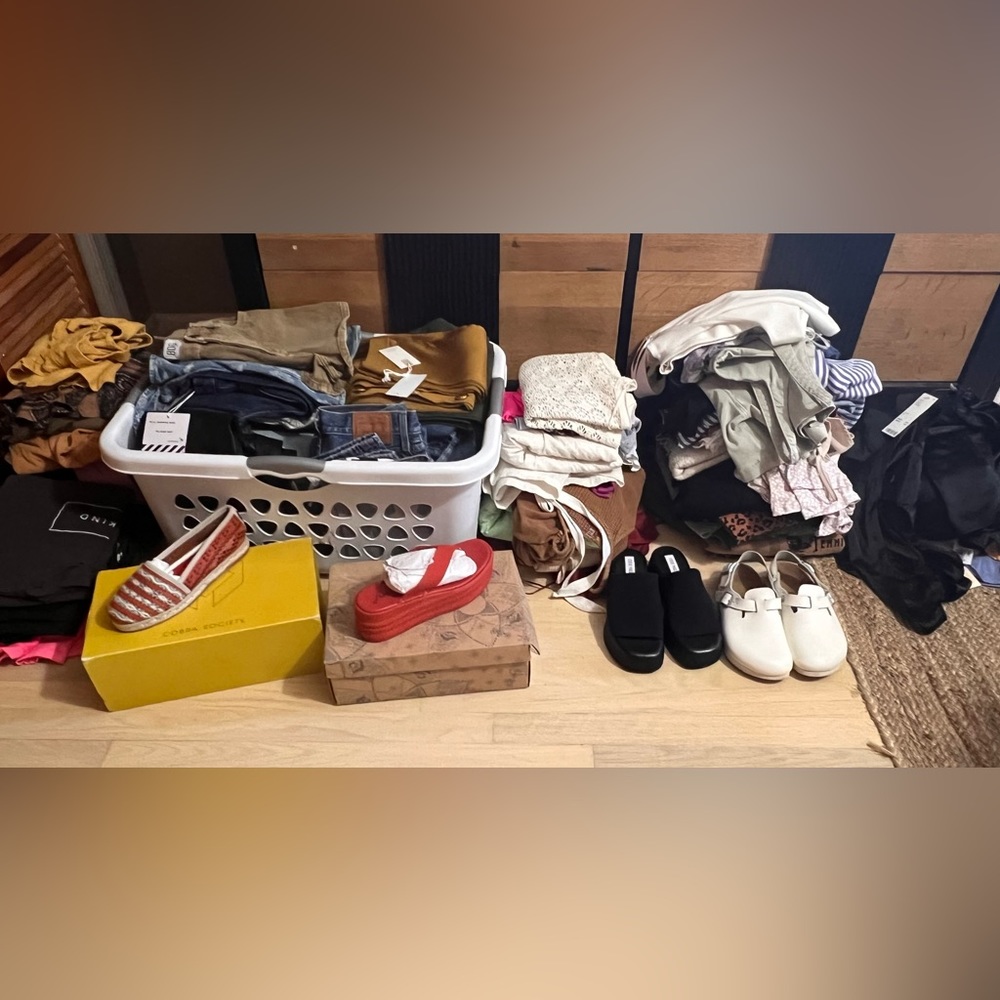 Huge resellers dream lot.